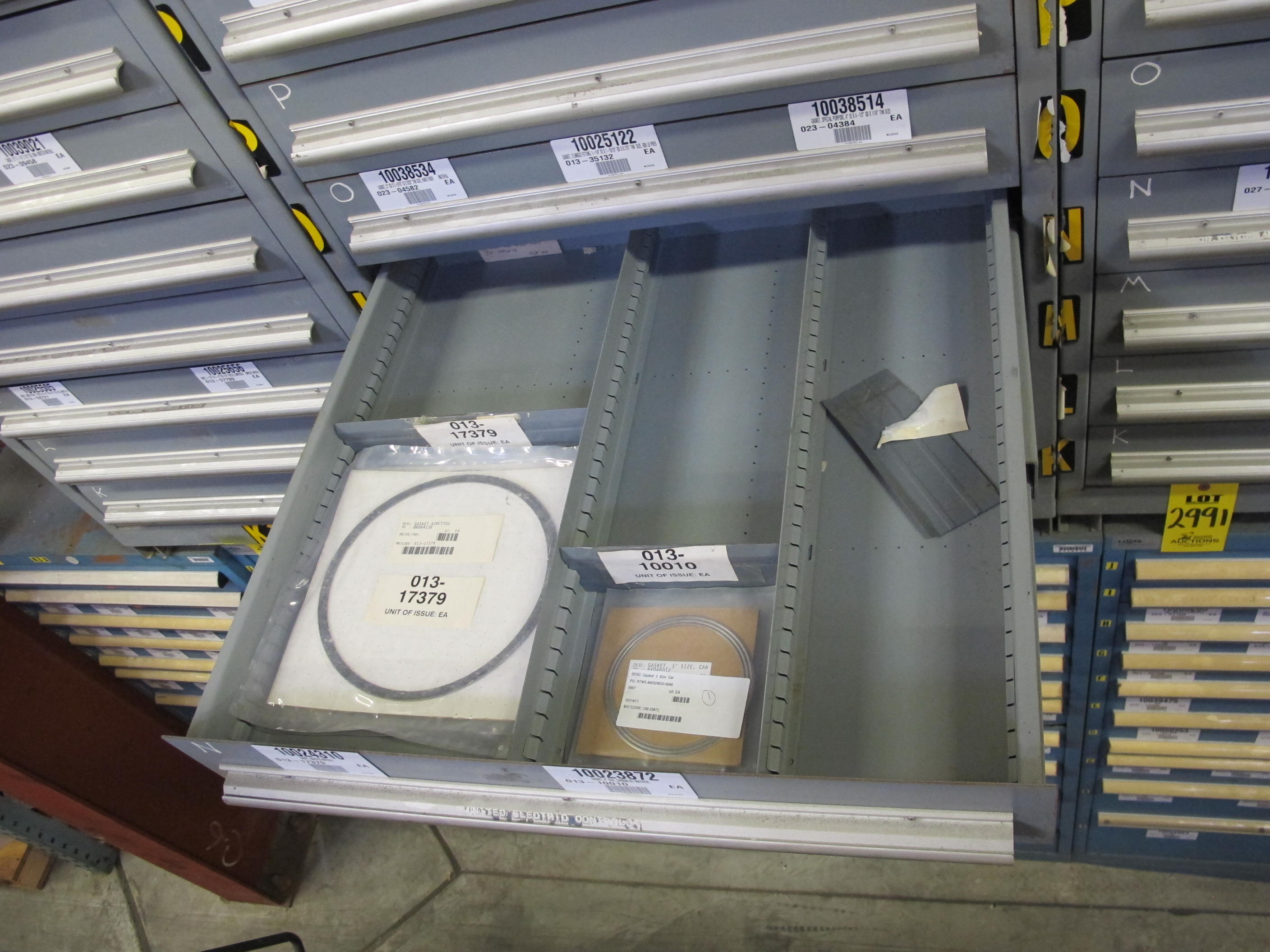 STANLEY VIDMAR HEAVY DUTY 9-DRAWER PARTS CABINET W/ CONTENTS (W-50) LOADING & HANDLING FEE $25-